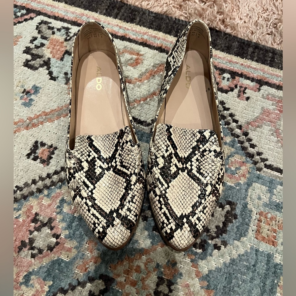 Snakeskin flats